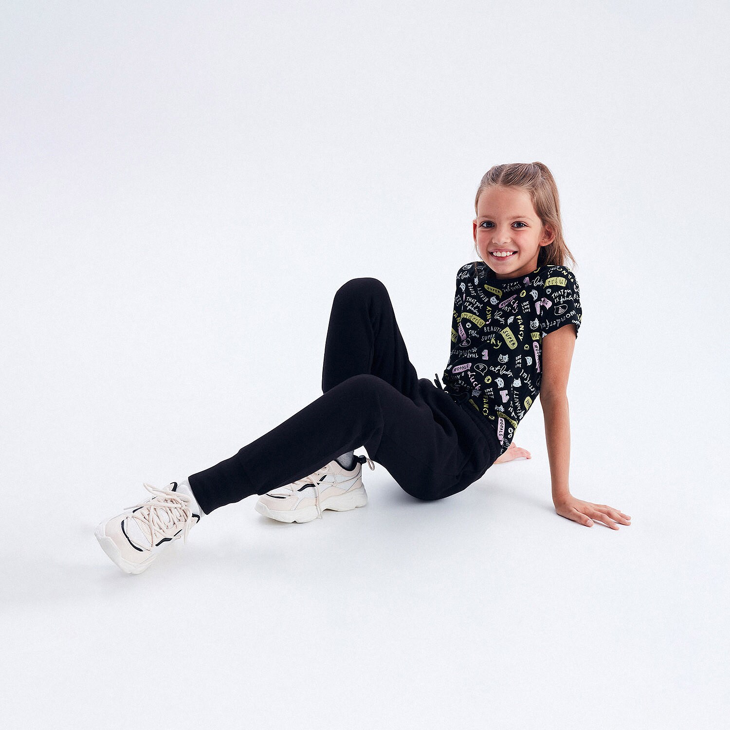 Reserved – Pantaloni de trening – Negru Girl imagine noua 2022