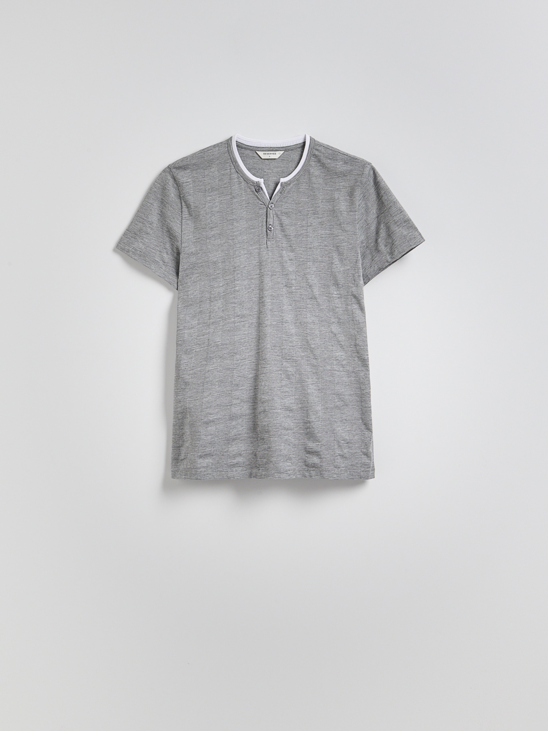 Reserved - Μπλουζάκι henley slim fit φωτογραφία