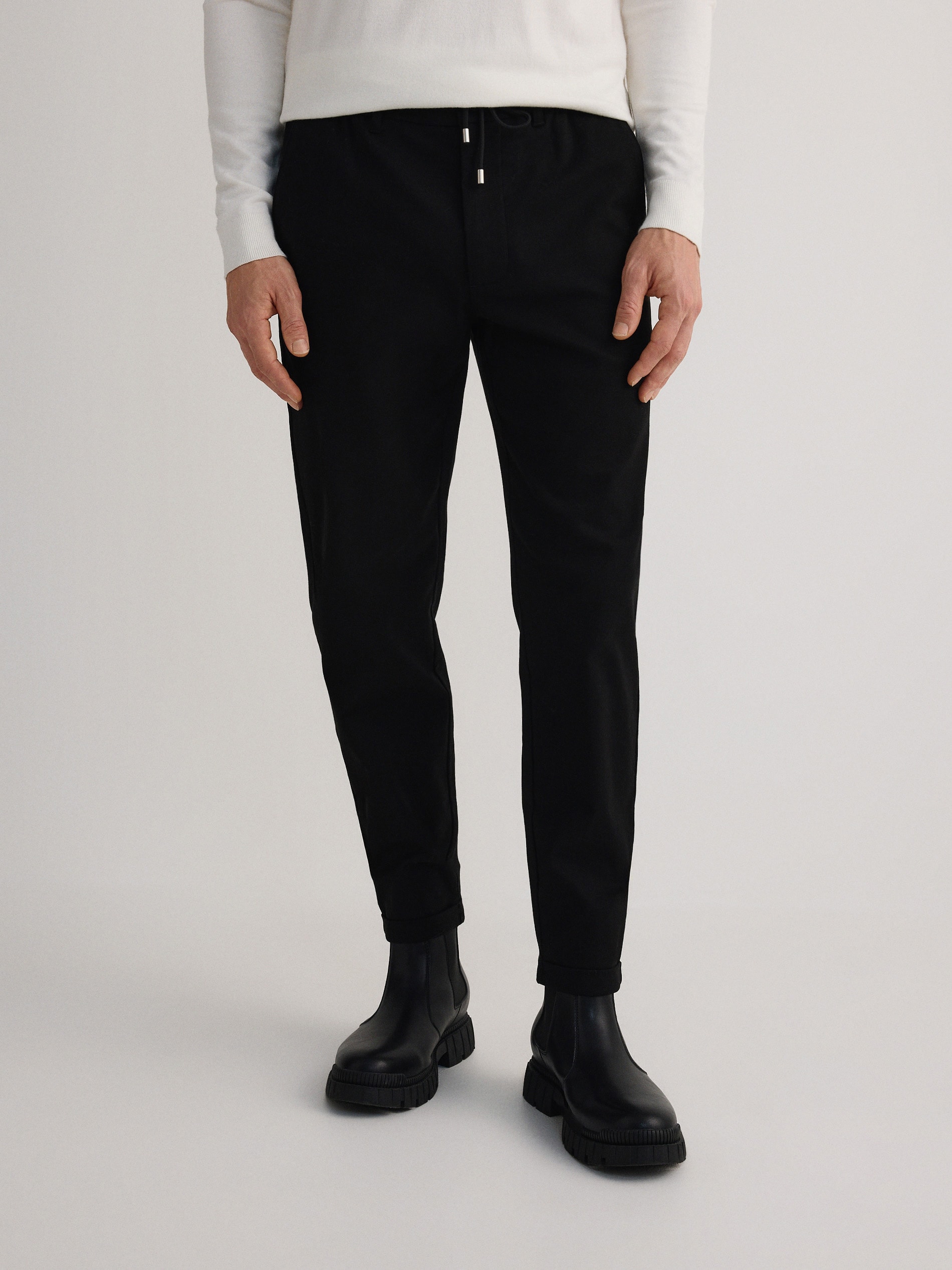 Reserved - Pantaloni carrot fit - nero