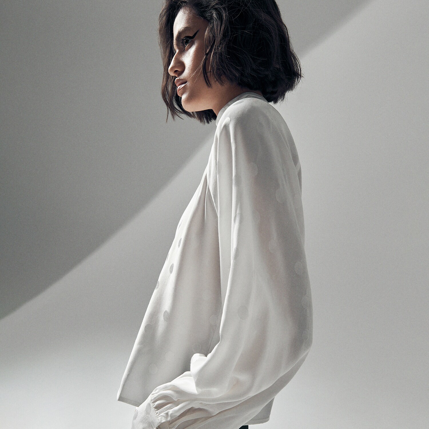 Reserved – Ladies` blouse – Alb alb imagine noua 2022