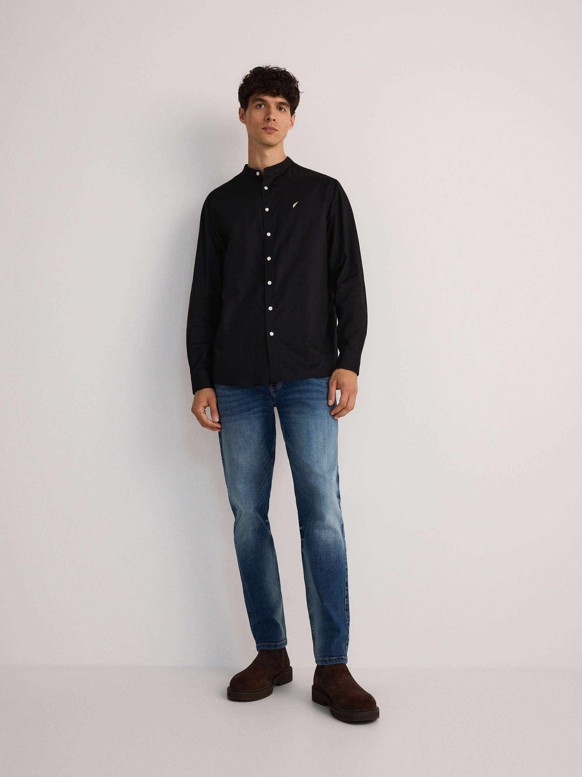 Reserved - Camicia regular fit con colletto rigido - nero