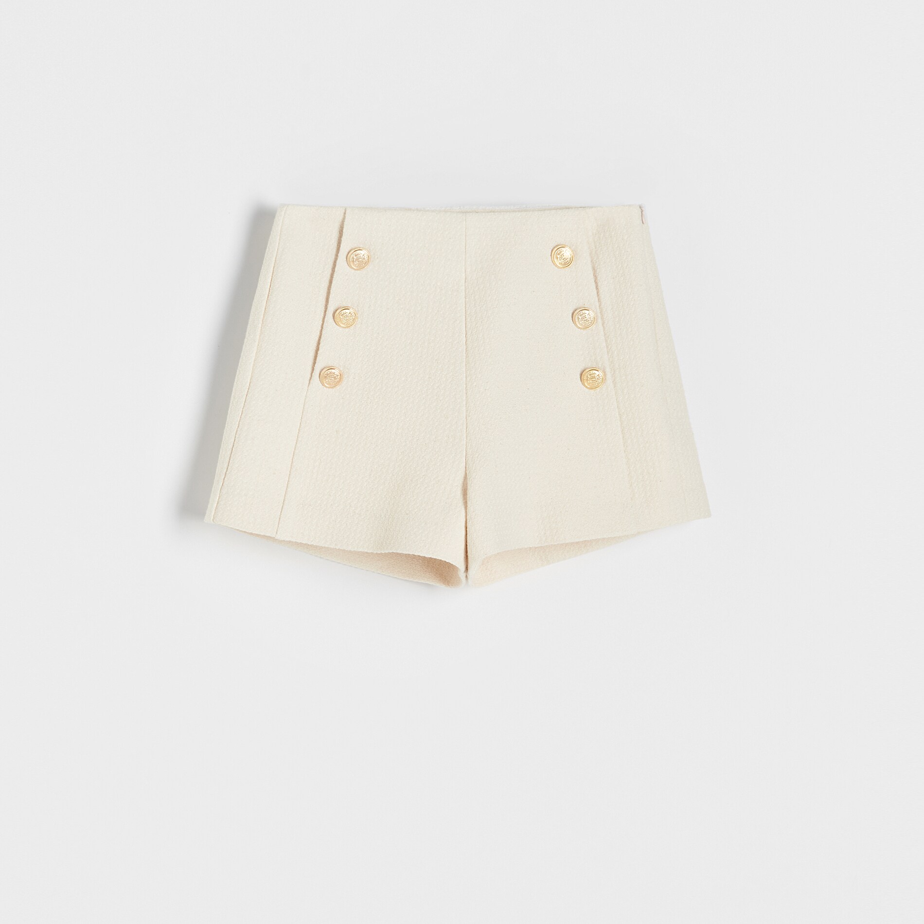 Reserved – Pantaloni scurți cu nasturi decorativi – Ivory clothes imagine noua gjx.ro