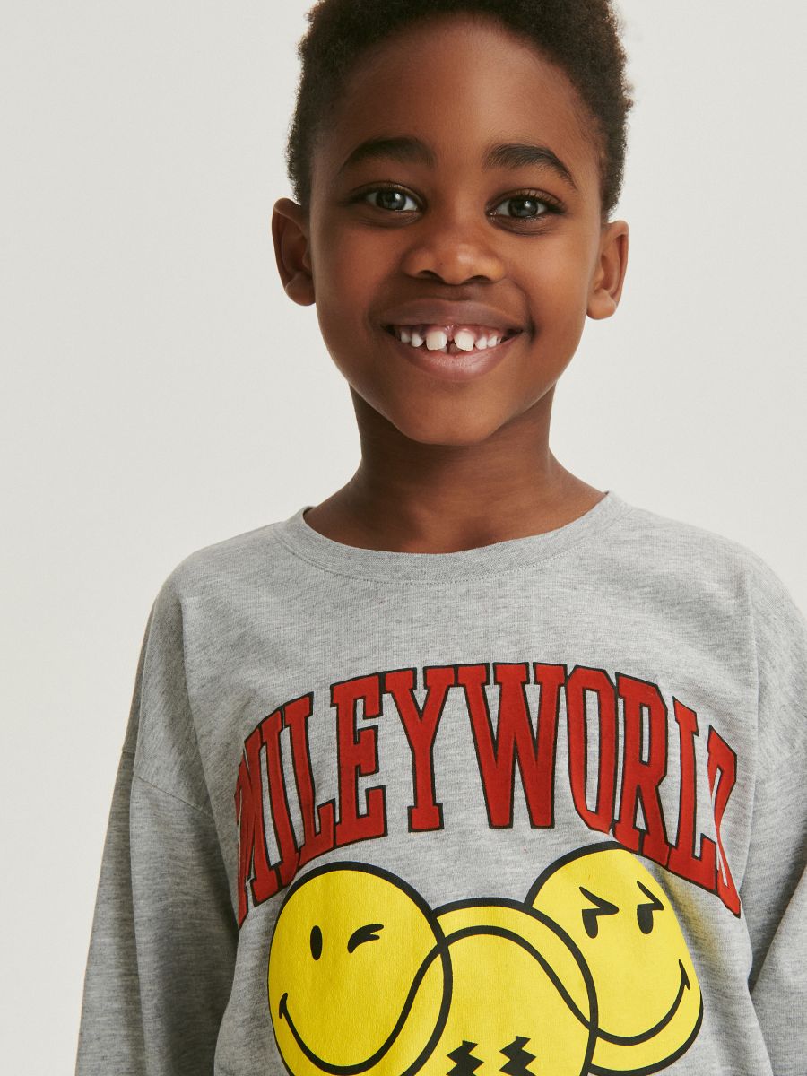 Oversize tričko s dlouhým rukávem SmileyWorld® - světle šedá - RESERVED