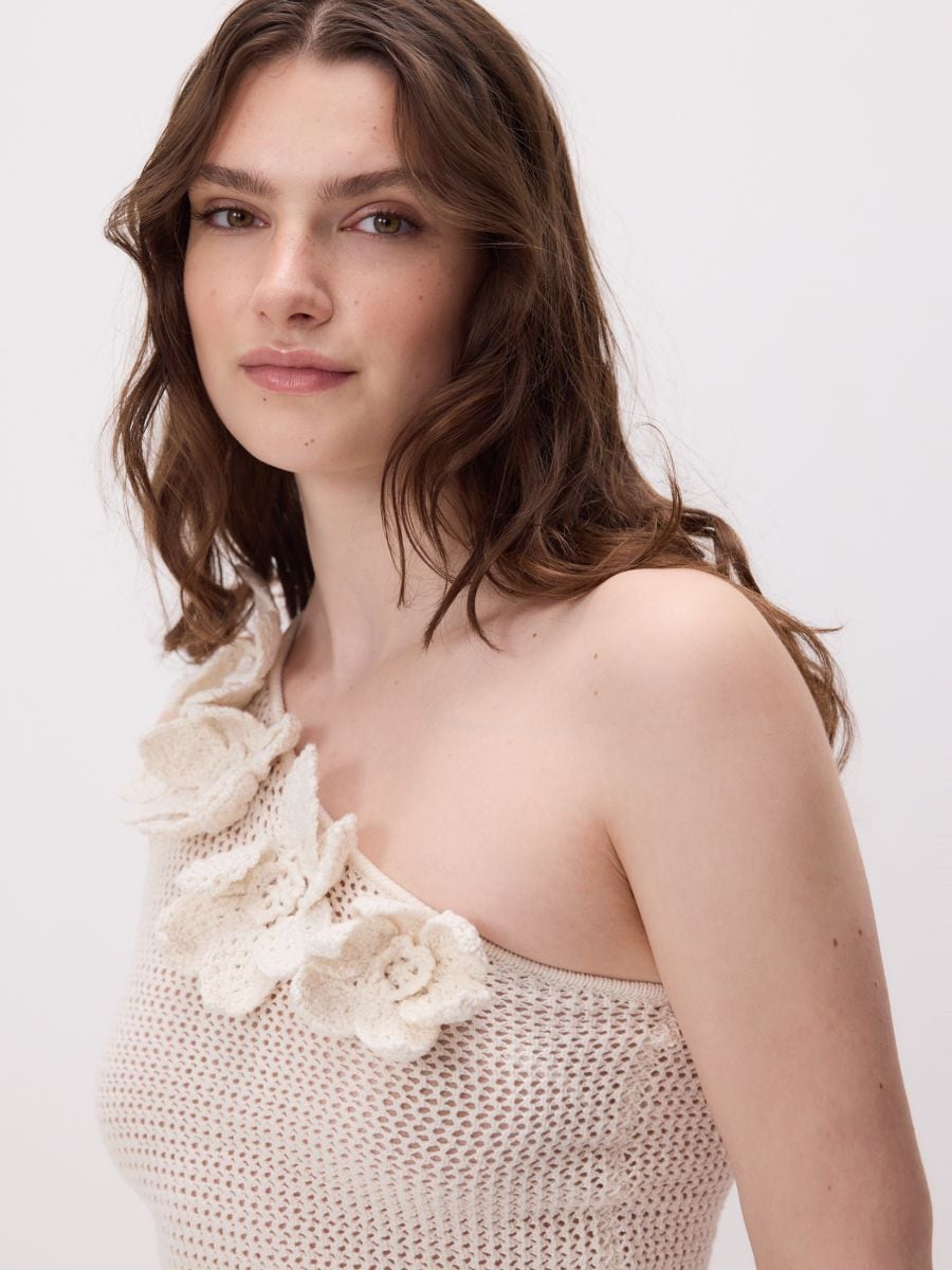 Top con applicazione floreale - nude - RESERVED