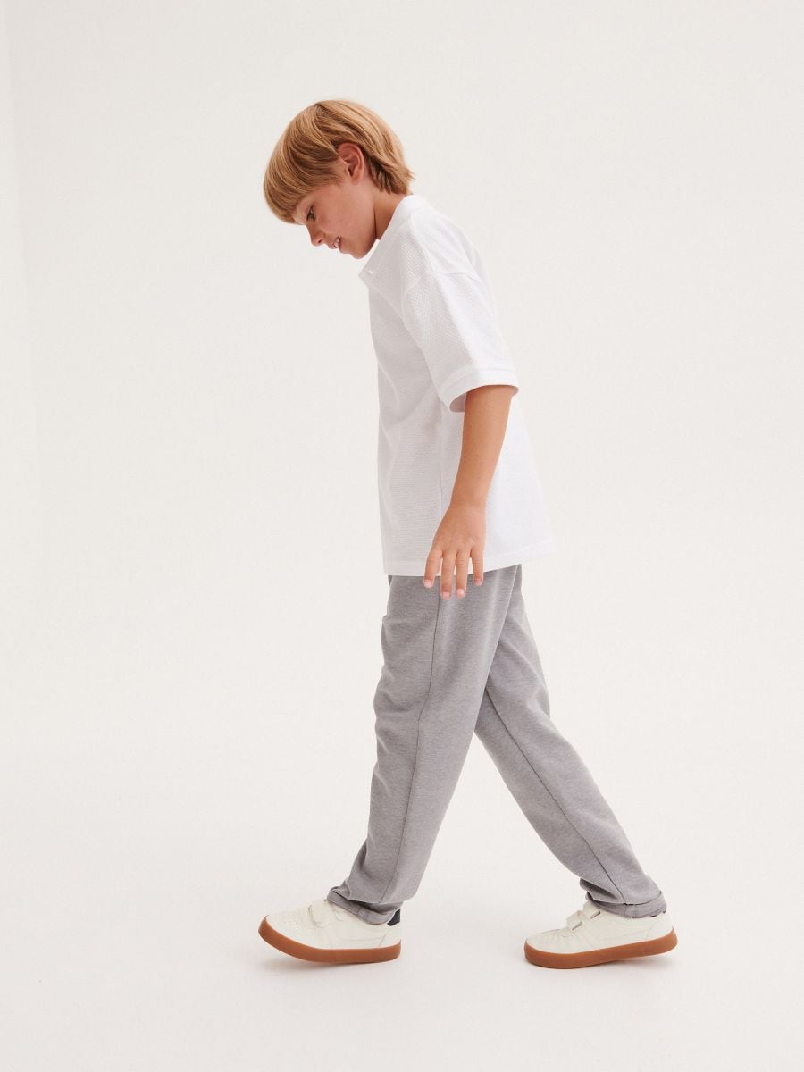 Pantalón chino de punto Color gris claro - RESERVED - 0405W-09M