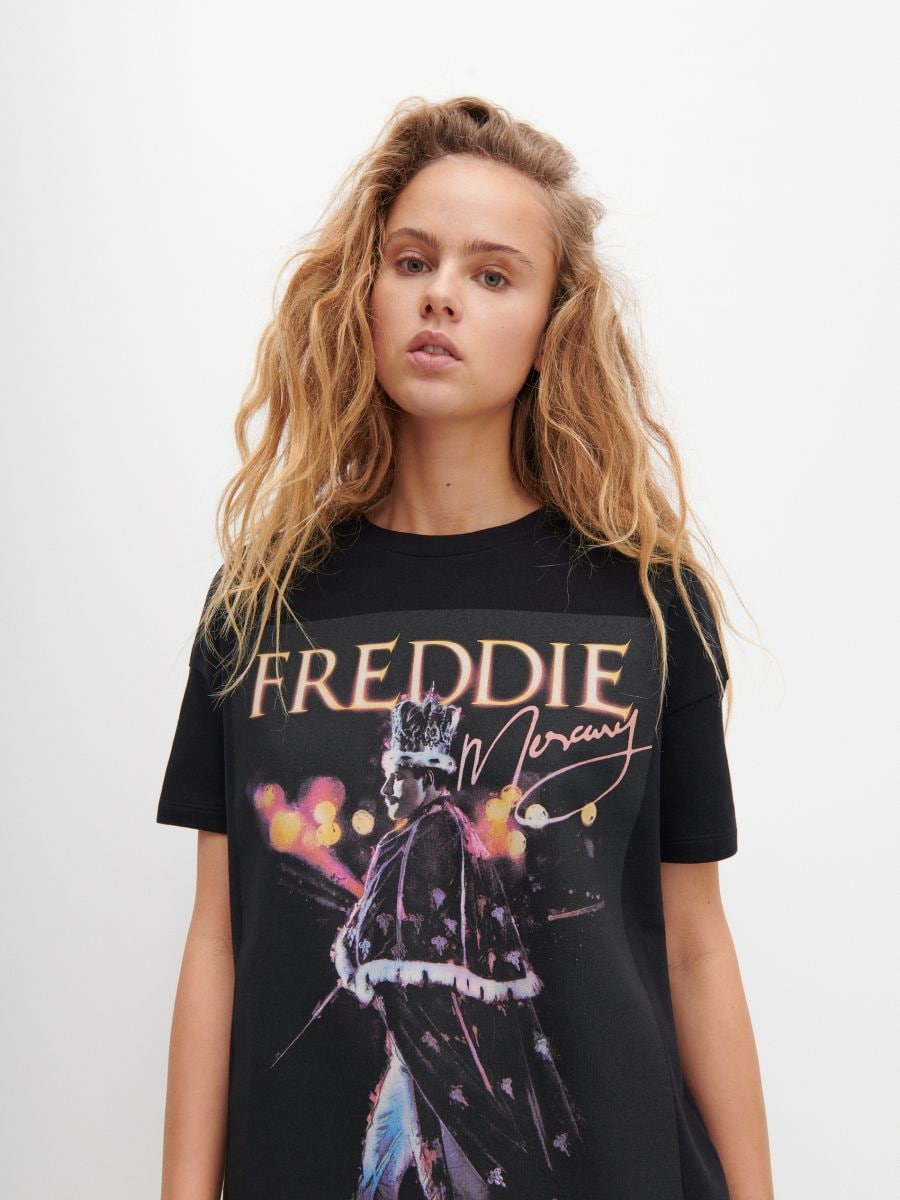 Vestido con estampado de Freddie Mercury, RESERVED, 0468C-99X