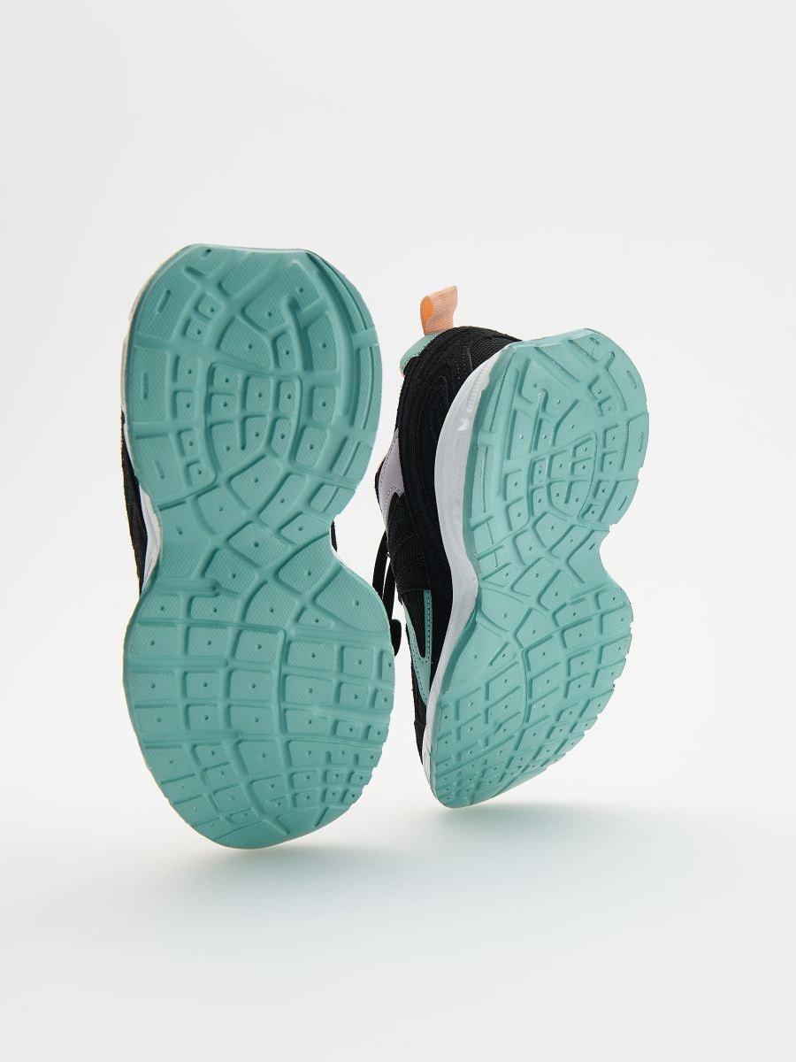 Lightweight sneakers with reflective elements - black - RESERVED - 5