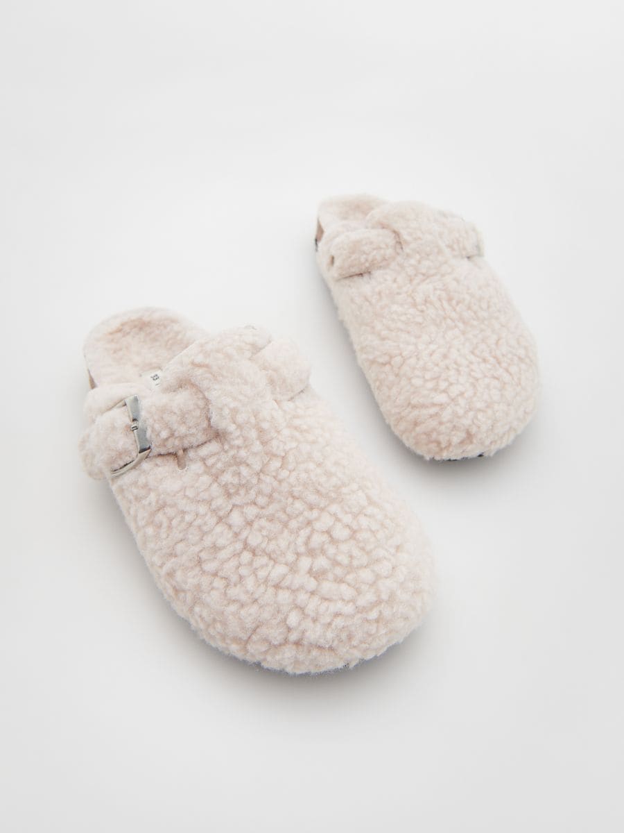 Closed toe slippers - cream - RESERVED - 4