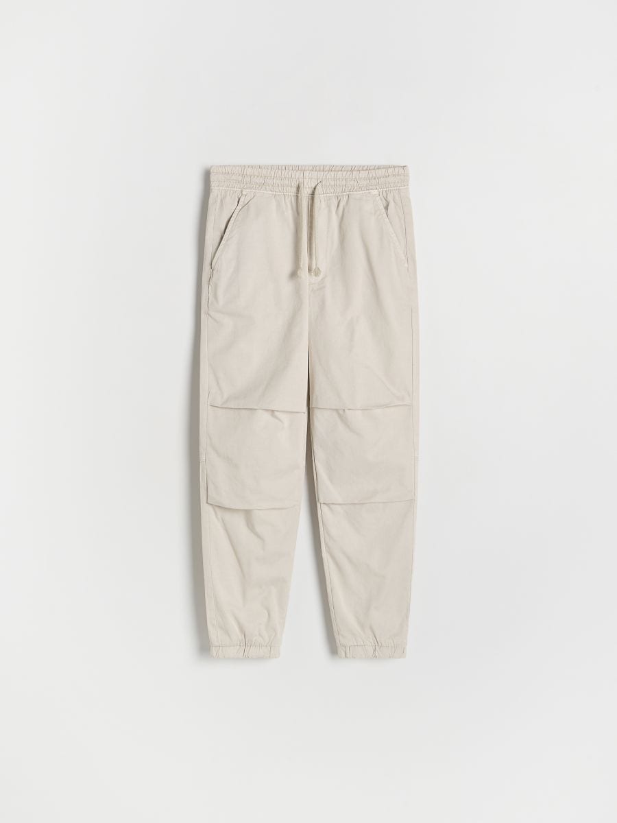 Bawełniane spodnie jogger - kremowy - RESERVED