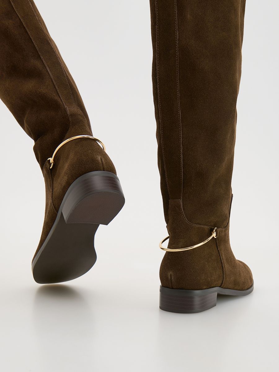 サ Zamszowe kozaki z wsuwaną cholewką i noskiem w szpic ROSEAU