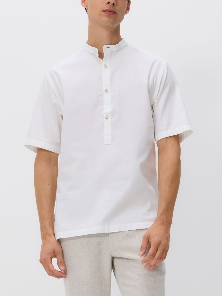 Regular-Fit-Polohemd mit Stehkragen - weiß - RESERVED