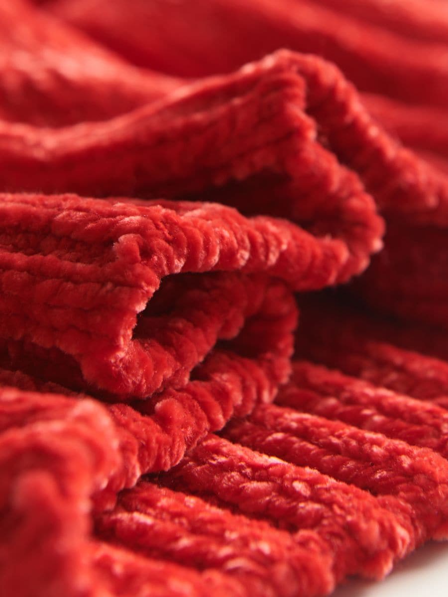 Pullover mit mehrfarbigen Steinen - rot - RESERVED - 7