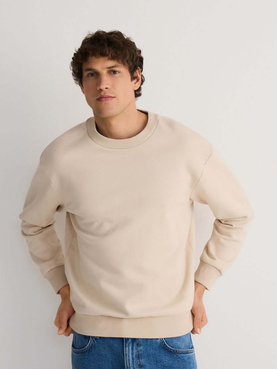 Sweatshirt i regular fit af bomuld - creme - RESERVED