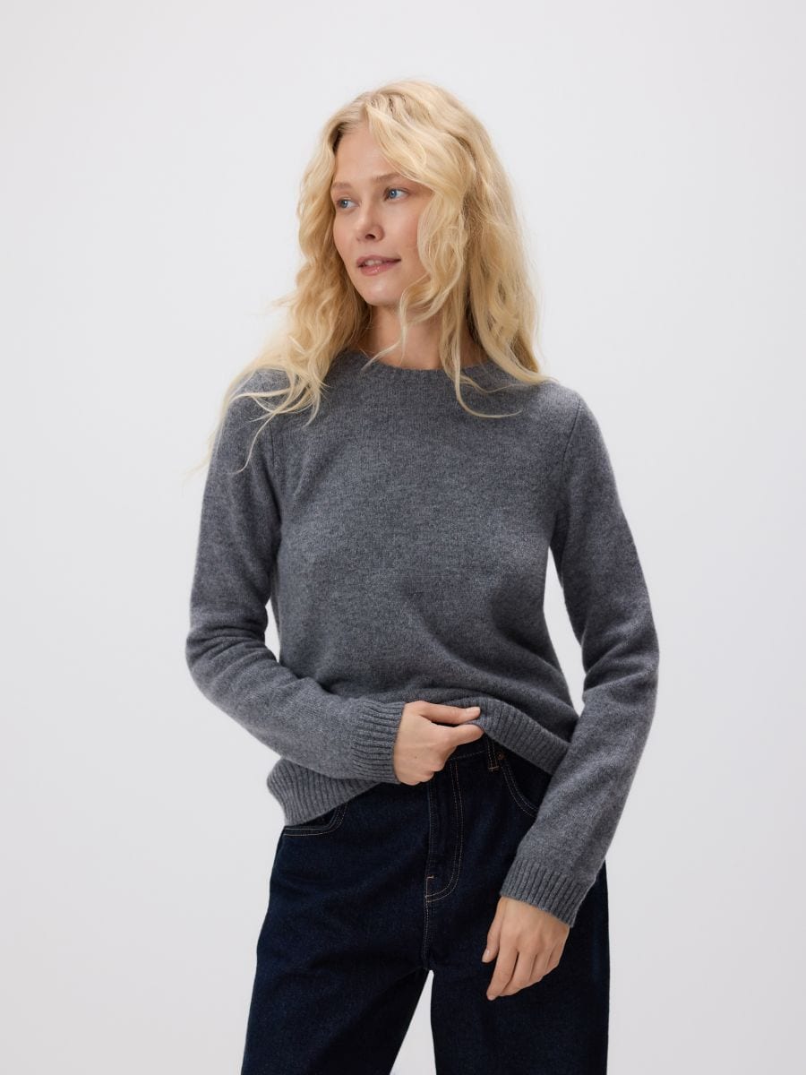 Volnen pulover - srednje siva - RESERVED