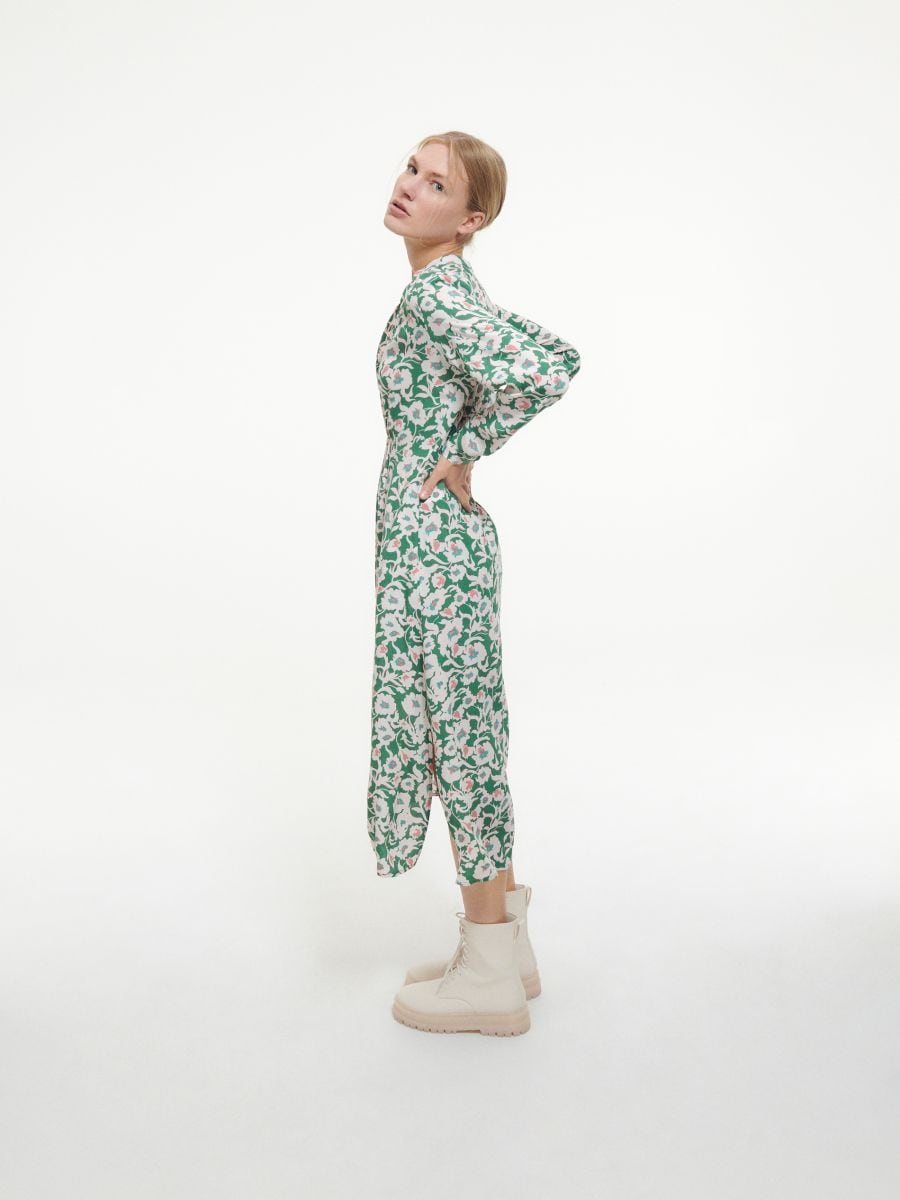 Robe à motif en EcoVero™ - Vert - RESERVED - 2