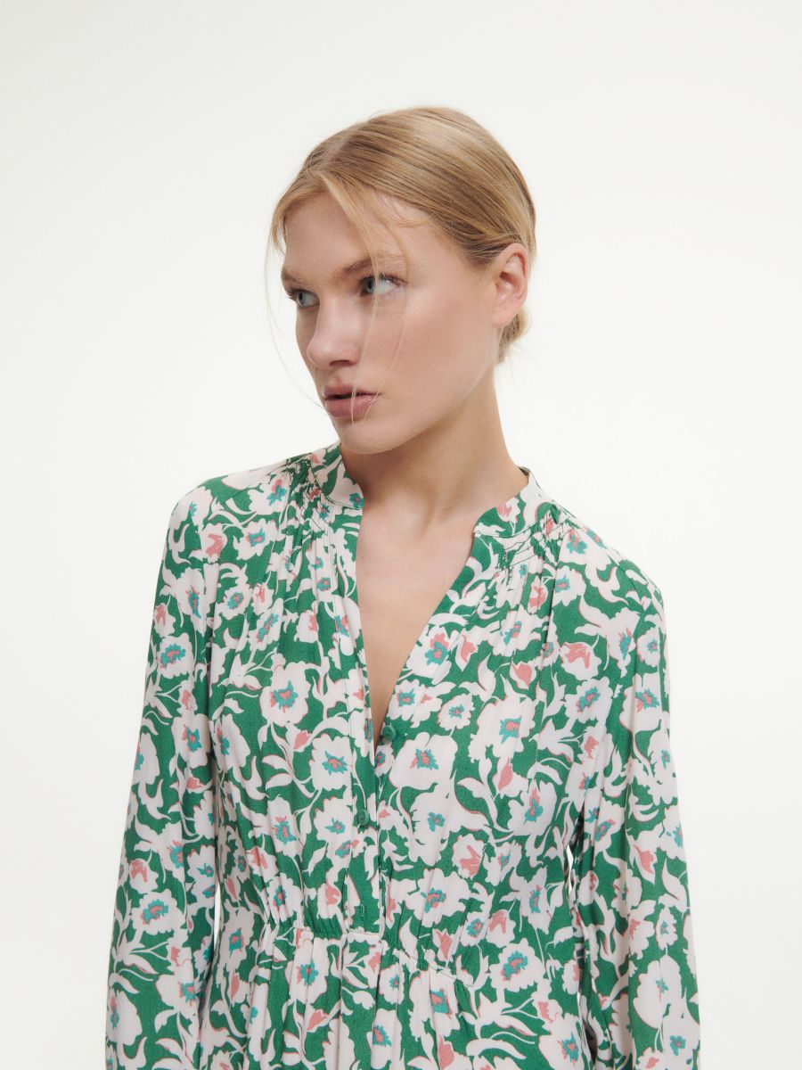 Robe à motif en EcoVero™ - Vert - RESERVED - 3