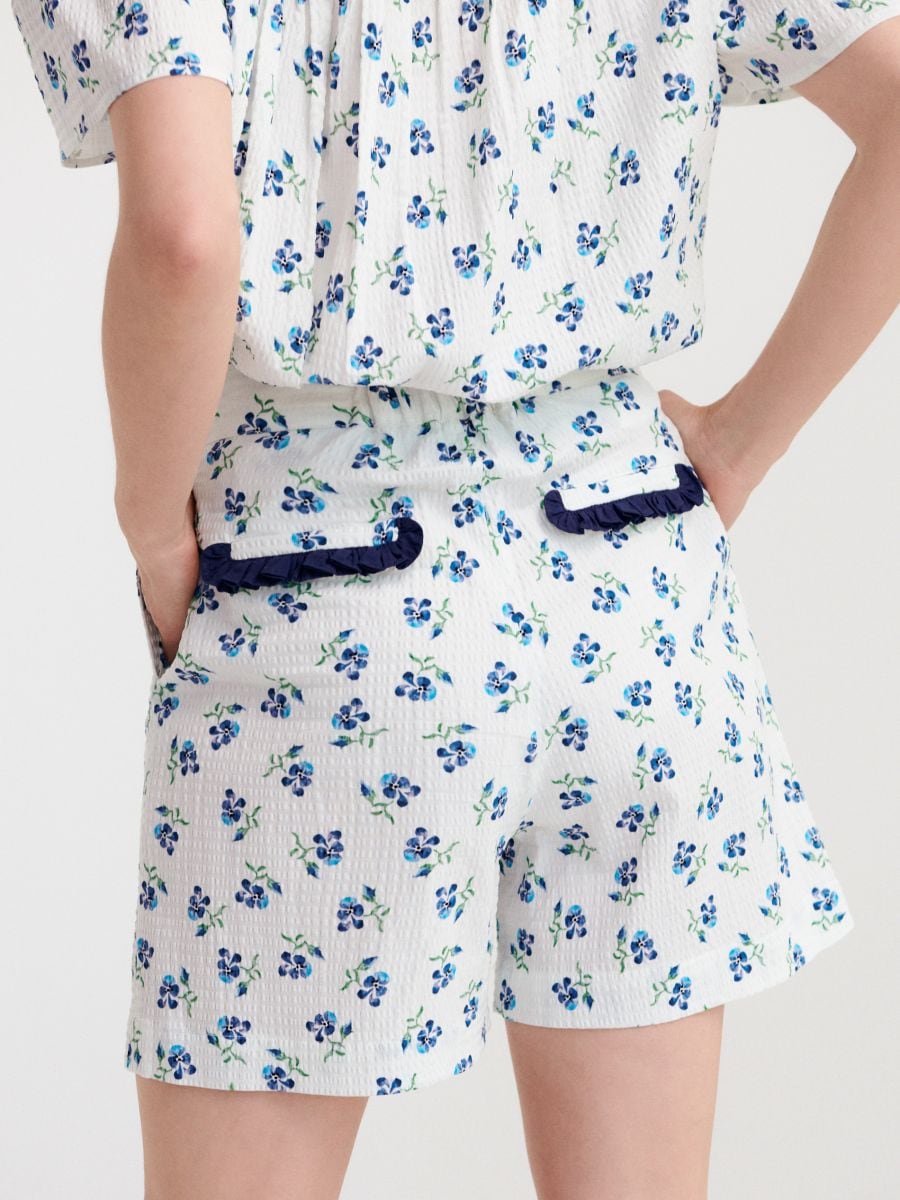 Shorts with contrasting ruffle details - multicolor - RESERVED - 3