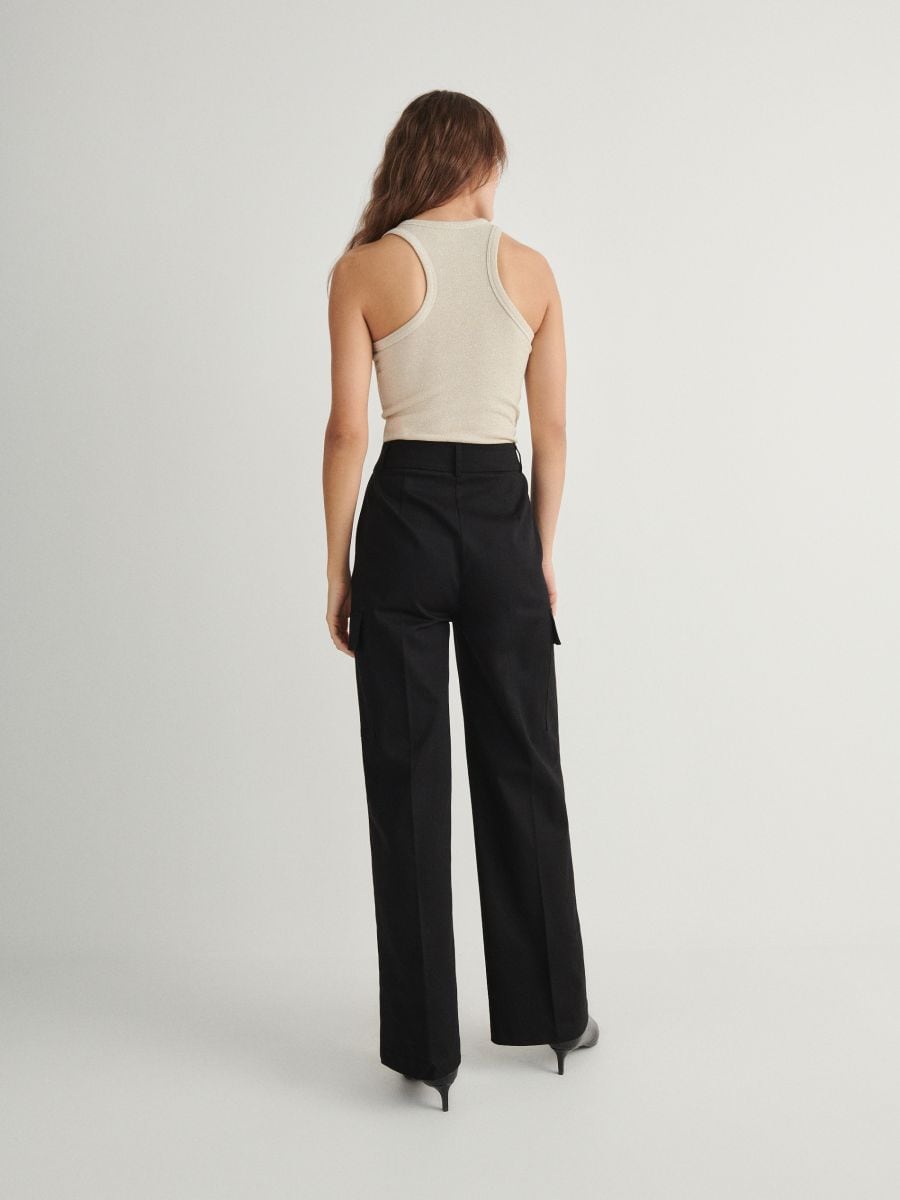 Spodnie z kieszeniami cargo Kolor czarny - RESERVED - 163AI-99X