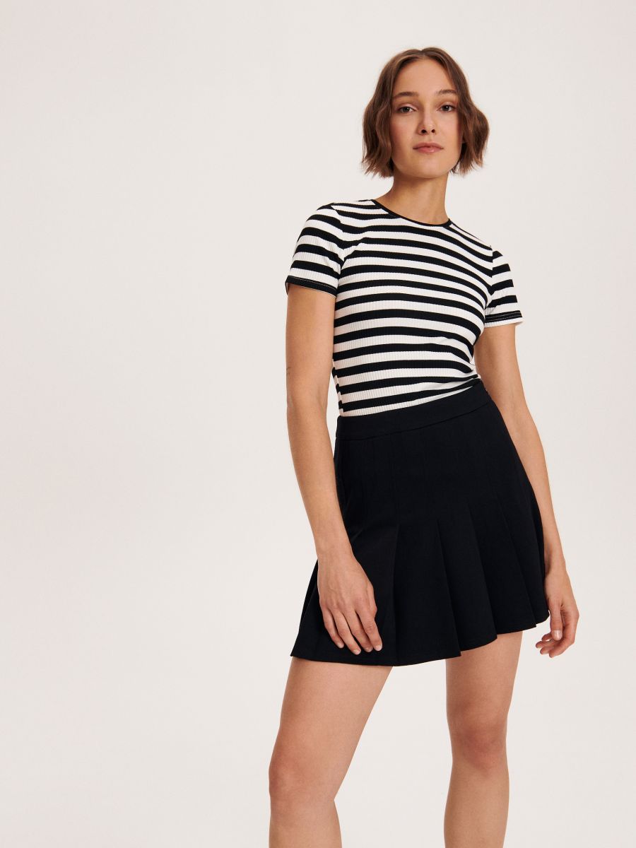 Футболка в обтяжку Колір чорний - RESERVED - 1650I-99X