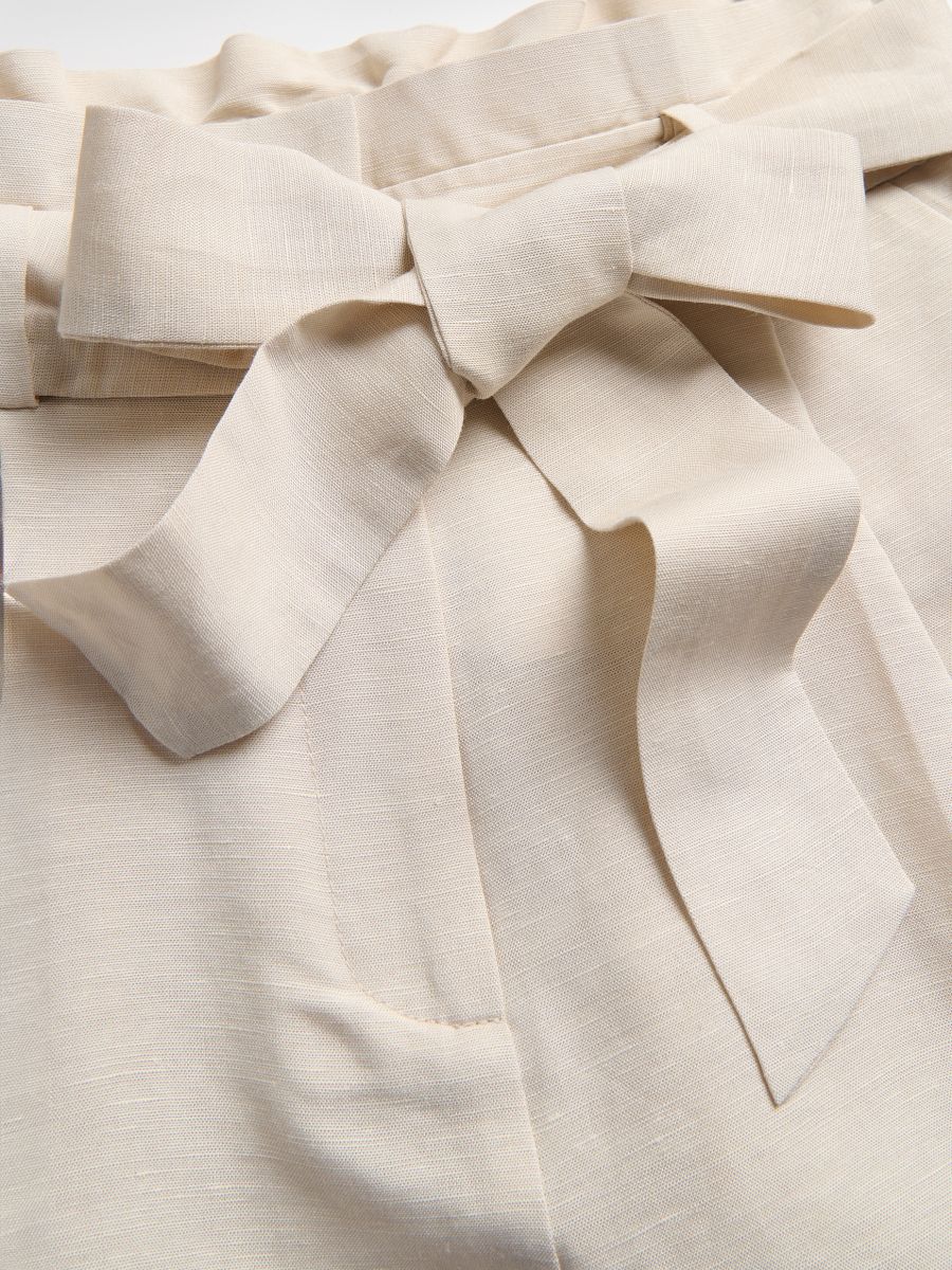 Shorts with linen blend - beige - RESERVED - 2