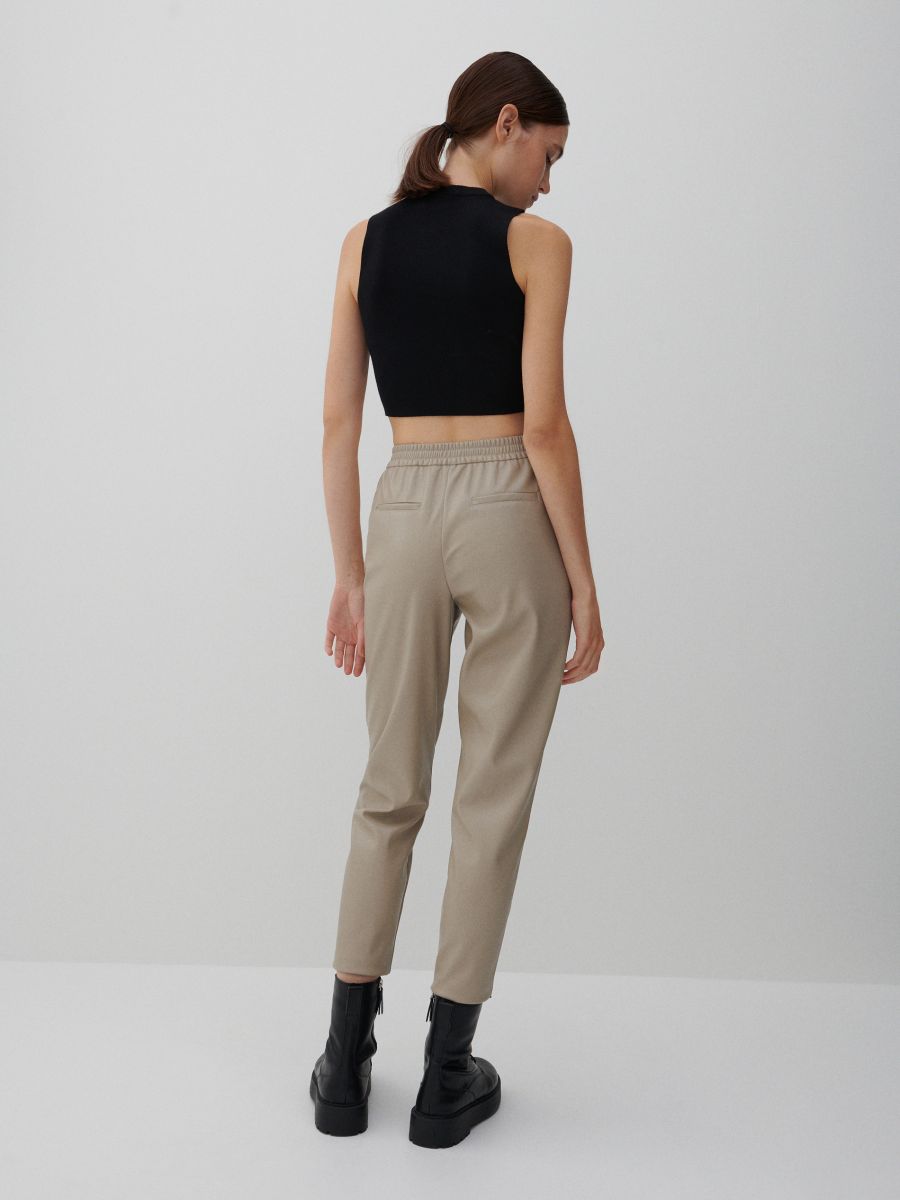 Jogger pantalone od veštačke kože - krem - RESERVED - 3