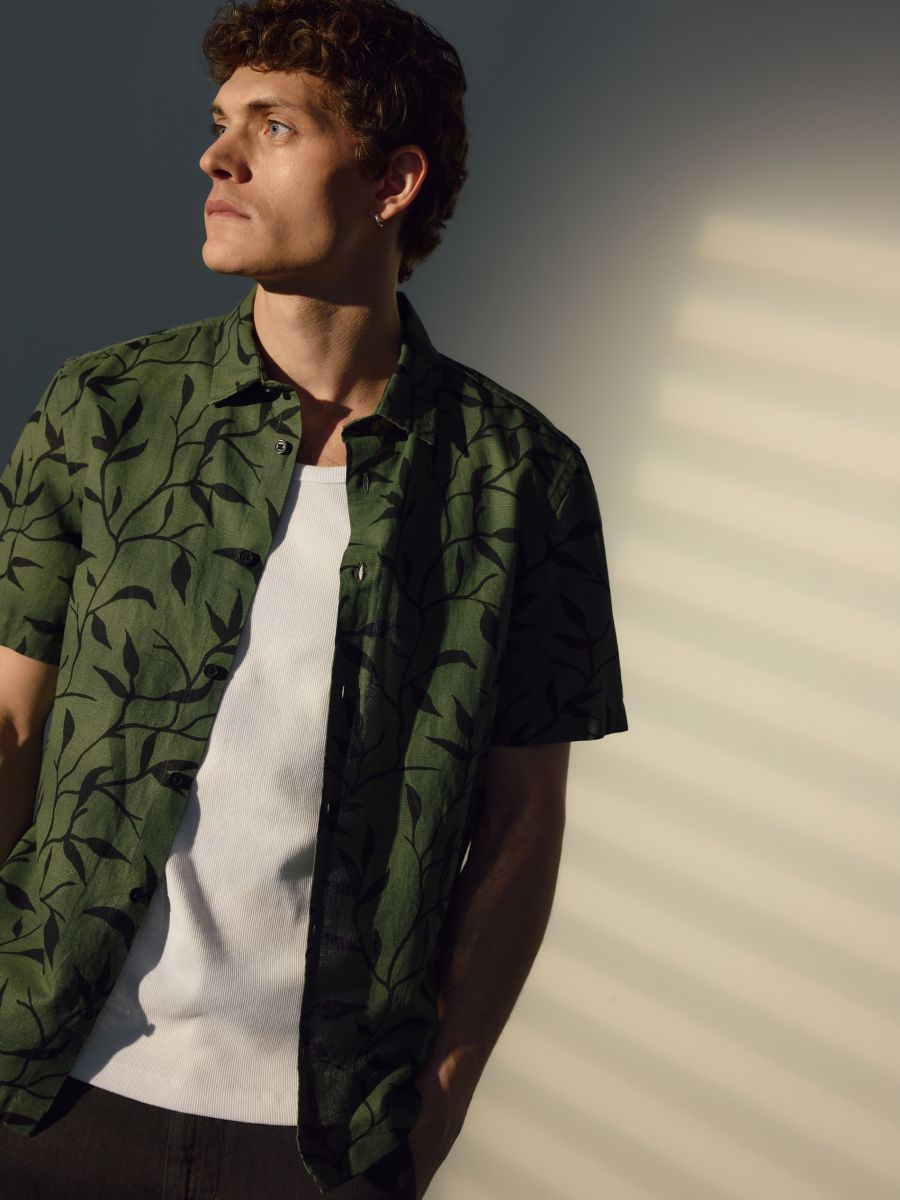 Regular fit linen shirt - green - RESERVED