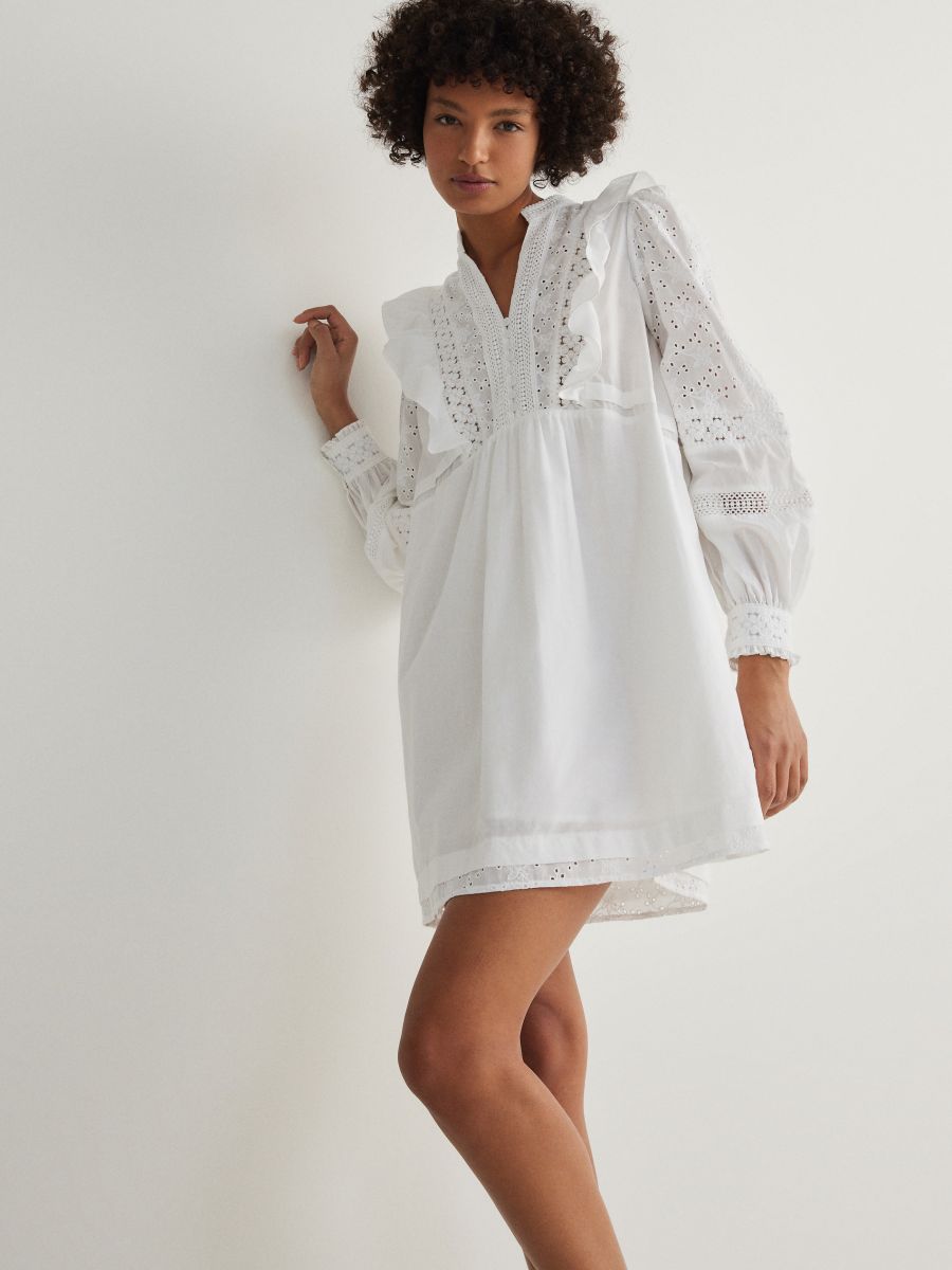 Kleid mit Durchbrochenem Muster - weiß - RESERVED