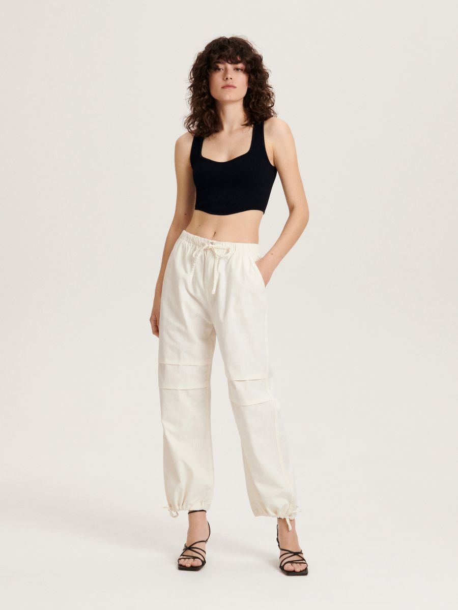 Crop top z asimetričnim robom - črna - RESERVED - 2