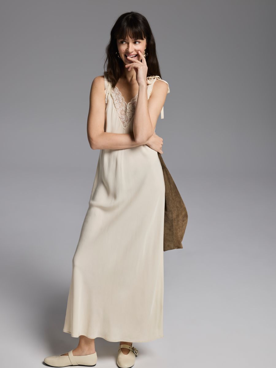 Kleid mit Spitzendekoration