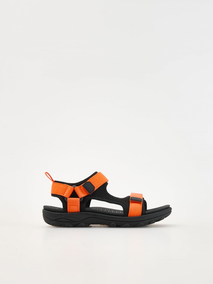 Moniväriset sandaalit tarranauhakiinnityksellä - MUSTA - RESERVED