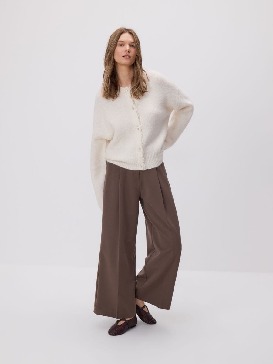 Gilet orné de boutons décoratifs - crème - RESERVED