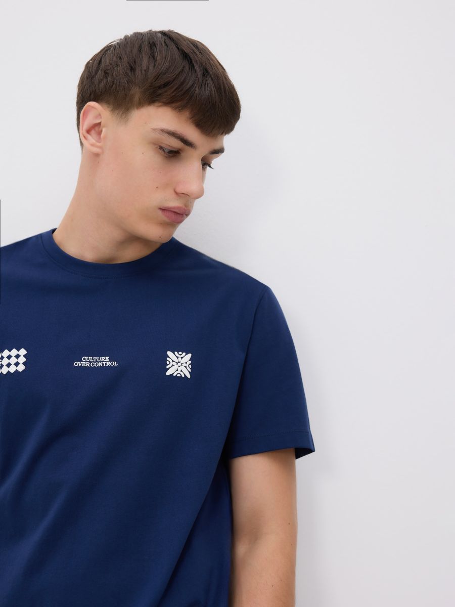 Bedrucktes T-Shirt im Regular-Fit - marineblau  - RESERVED