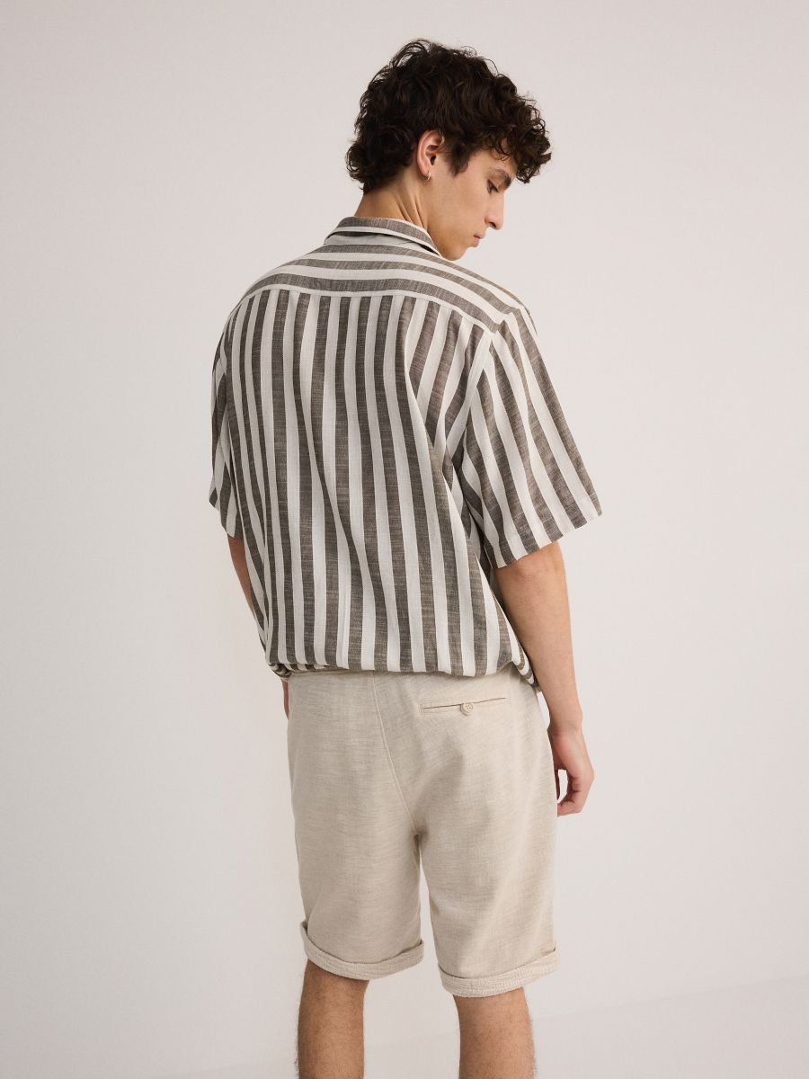 Regular fit short van structuurstof - beige - RESERVED - 4