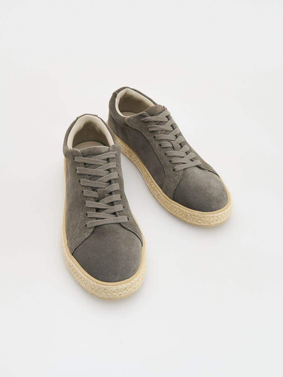 ●CHUNK Brązowe zamszowe sneakersy - CROPP - 241DD-98X