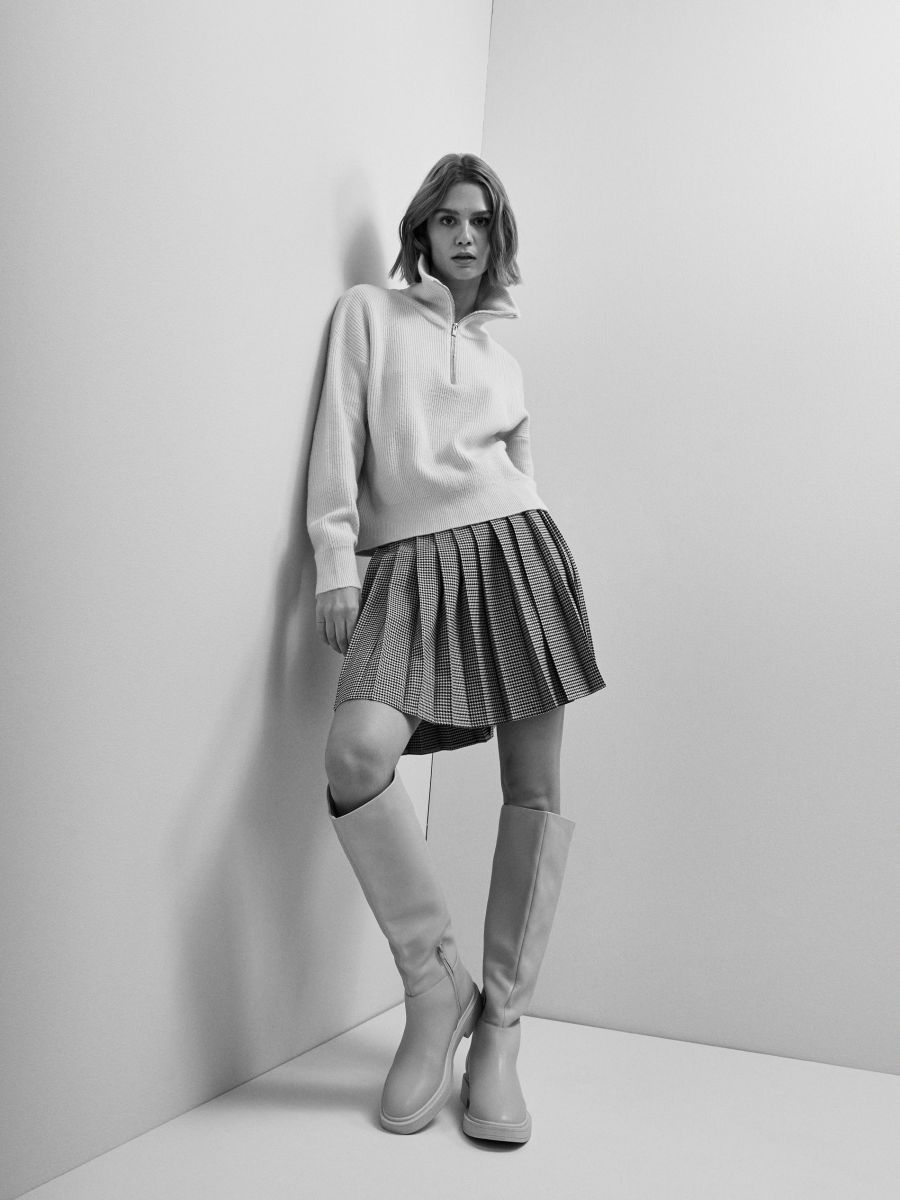 Turtleneck with zip fastener - nude - RESERVED - 2