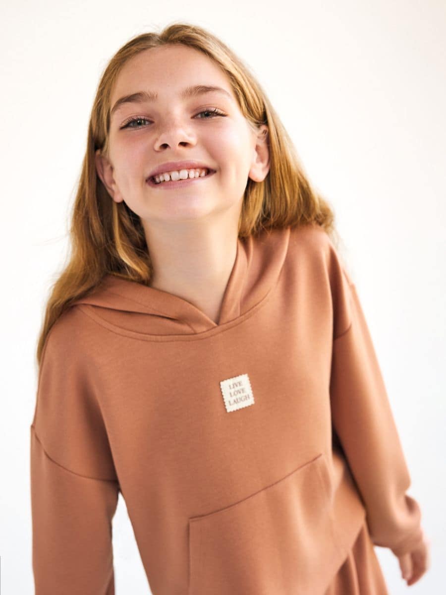 Krótka bluza z kapturem z wiskozą - brązowy - RESERVED