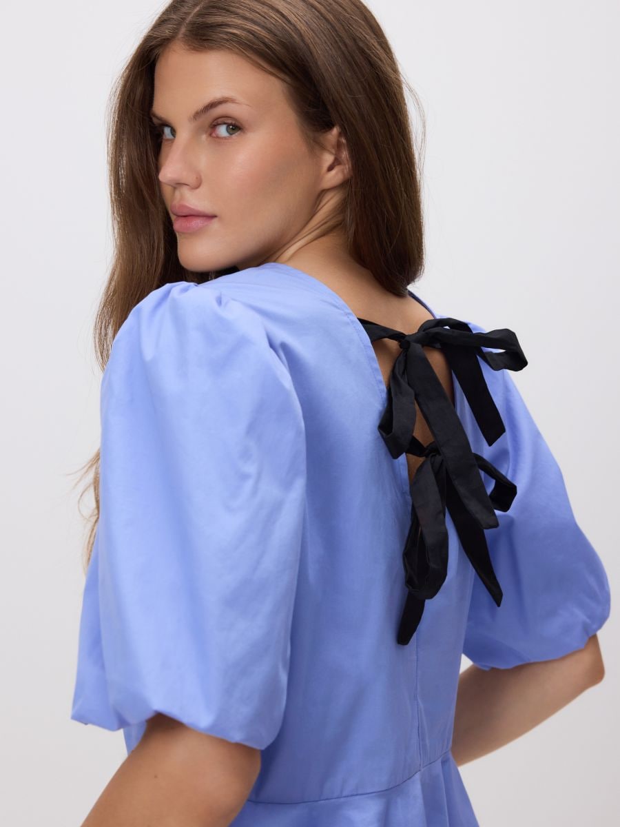 Bluse mit Gebinde auf Dem Rücken - hellblau - RESERVED