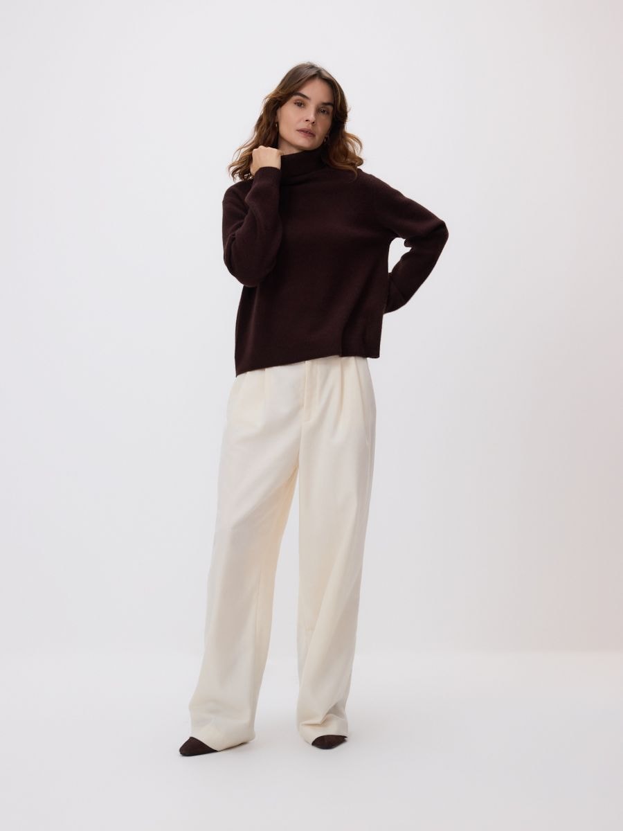 Wełniany sweter z golfem - ciemnobrązowy - RESERVED