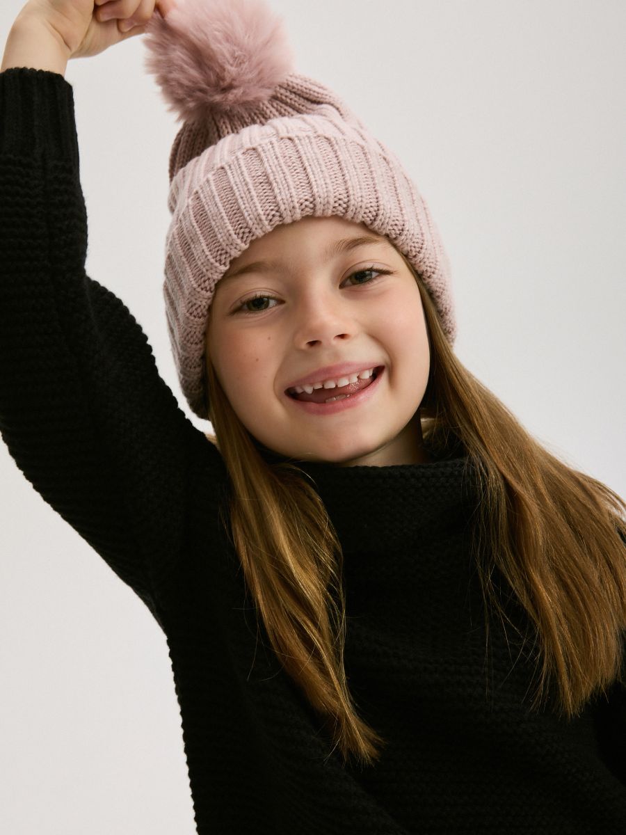 Ribgebreide beanie met pompon - PASTELROZE - RESERVED