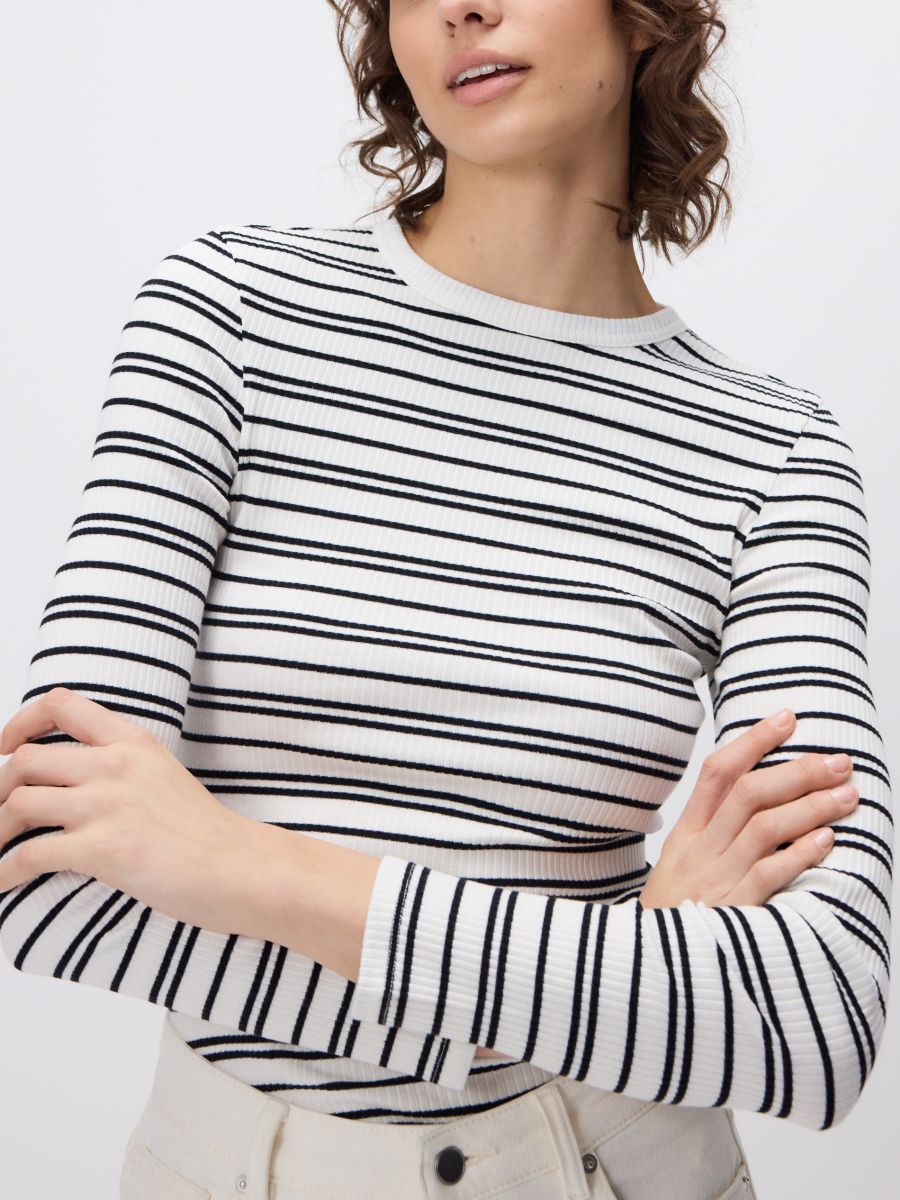 Langärmliges Jersey-Oberteil aus Rippstrick - beige - RESERVED
