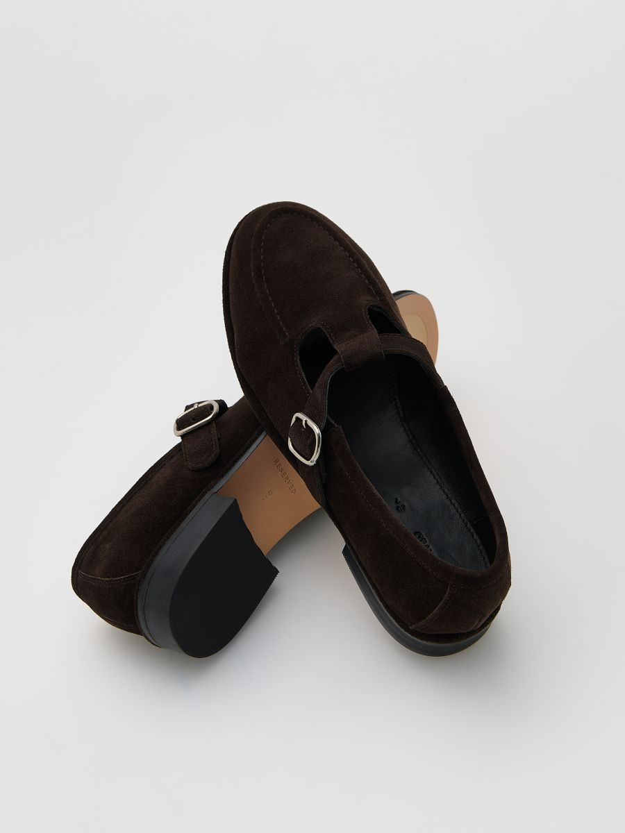 MPY1957ページ Beżowe mokasyny ze złotą ozdobą