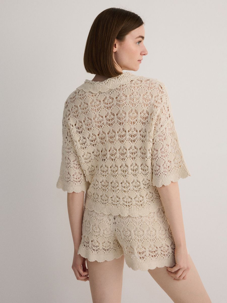 Pullover im Polostil mit Lochmuster Farbe beige - RESERVED - 297BX-02X