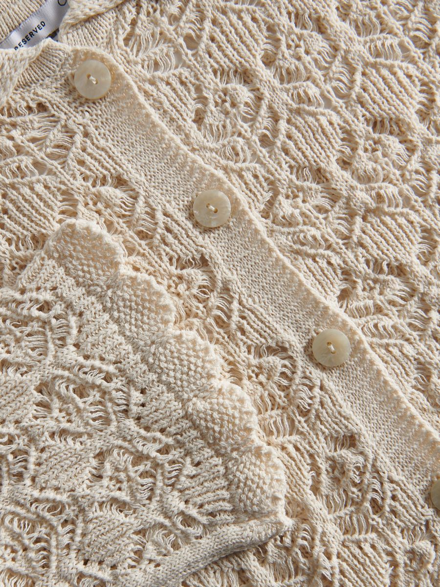 Pullover im Polostil mit Lochmuster Farbe beige - RESERVED - 297BX-02X