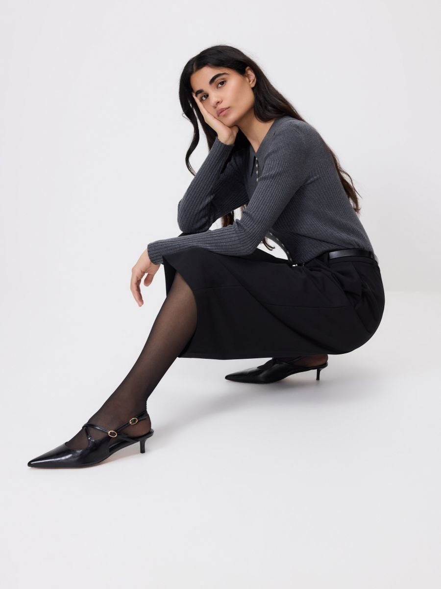 Belted bermuda shorts - black - RESERVED