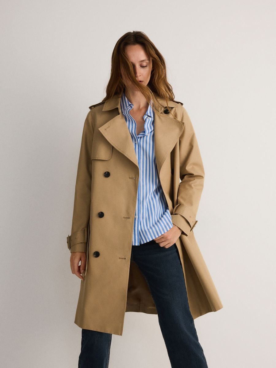 Trenchcoat van hoog katoengehalte - beige - RESERVED