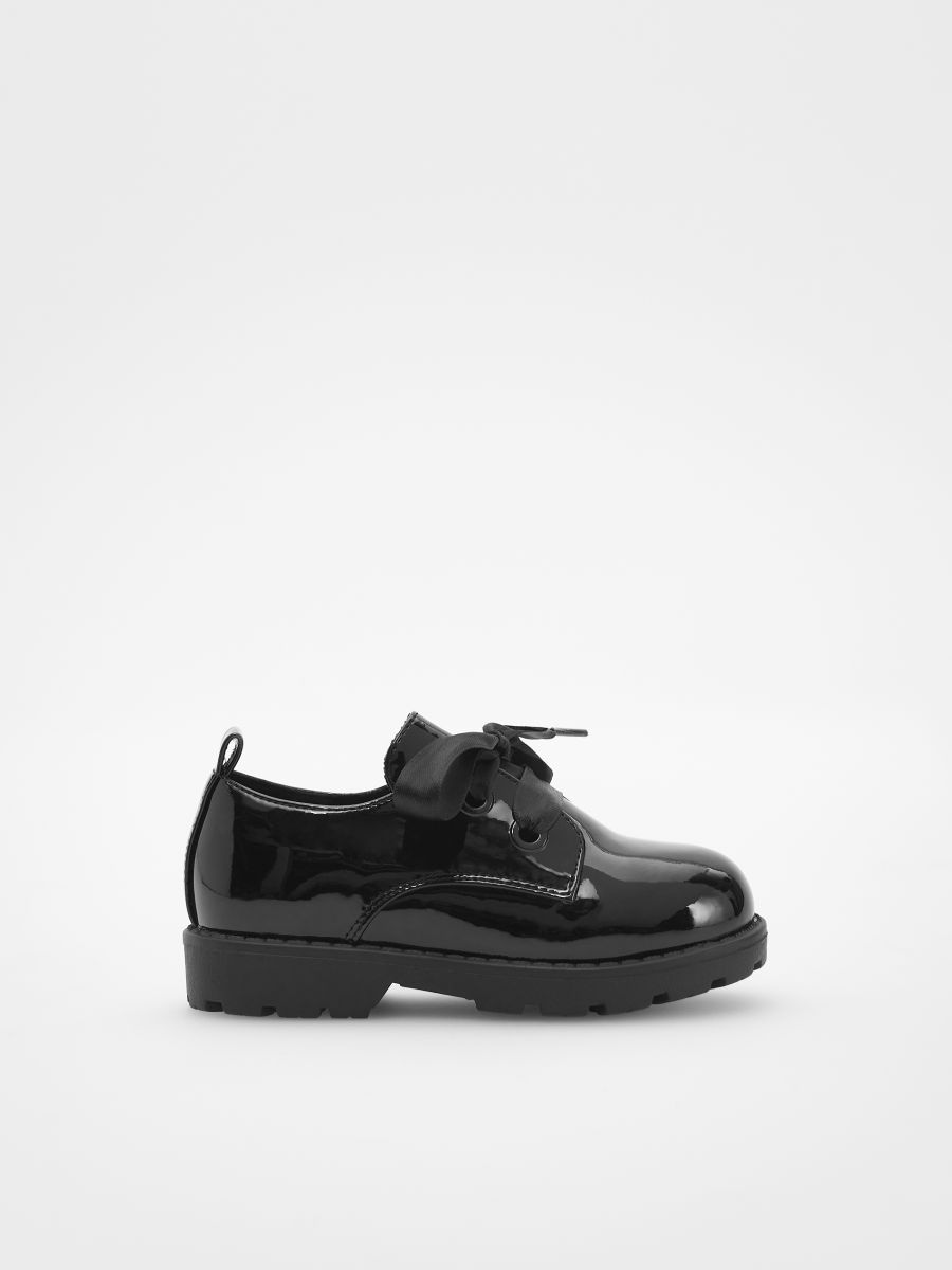 Mokasīntipa apavi ar dekoratīvu sasienamo elementu - melns - RESERVED