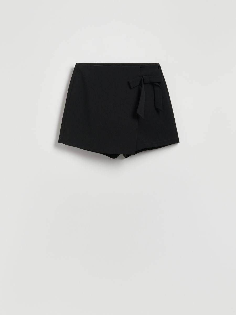 Spódnico-szorty z kokardą Kolor czarny - RESERVED - 323GF-99X