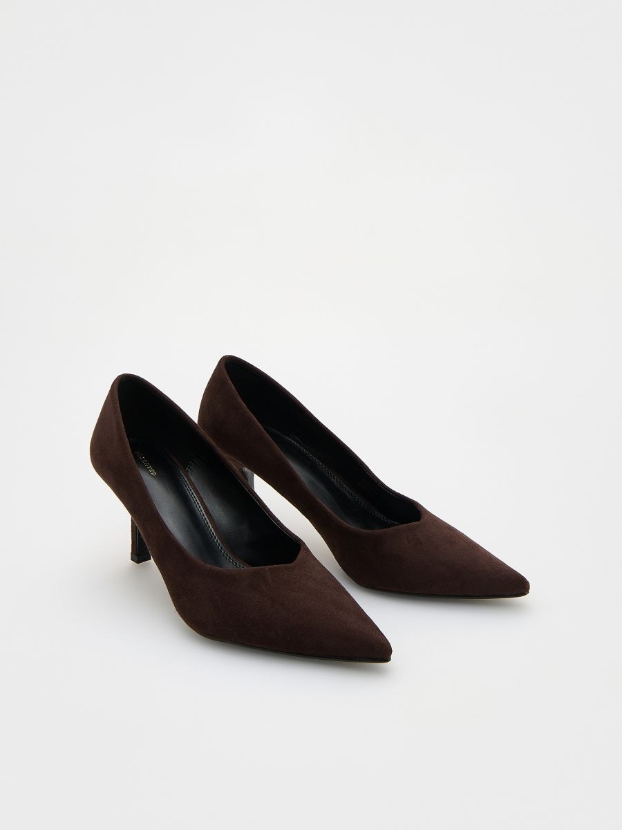 Decollete in finta pelle scamosciata Colore marrone scuro RESERVED 330CF 89X