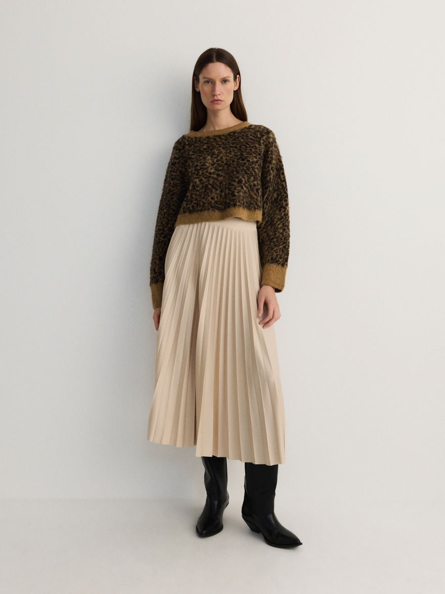 Pleated skirt reserved best sale