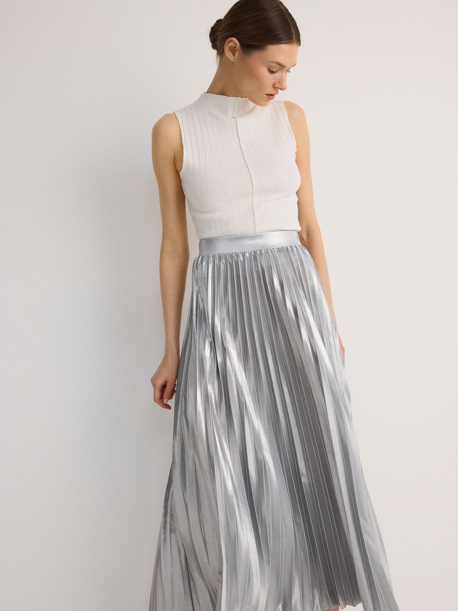 Ladies silver pleated skirt outlet